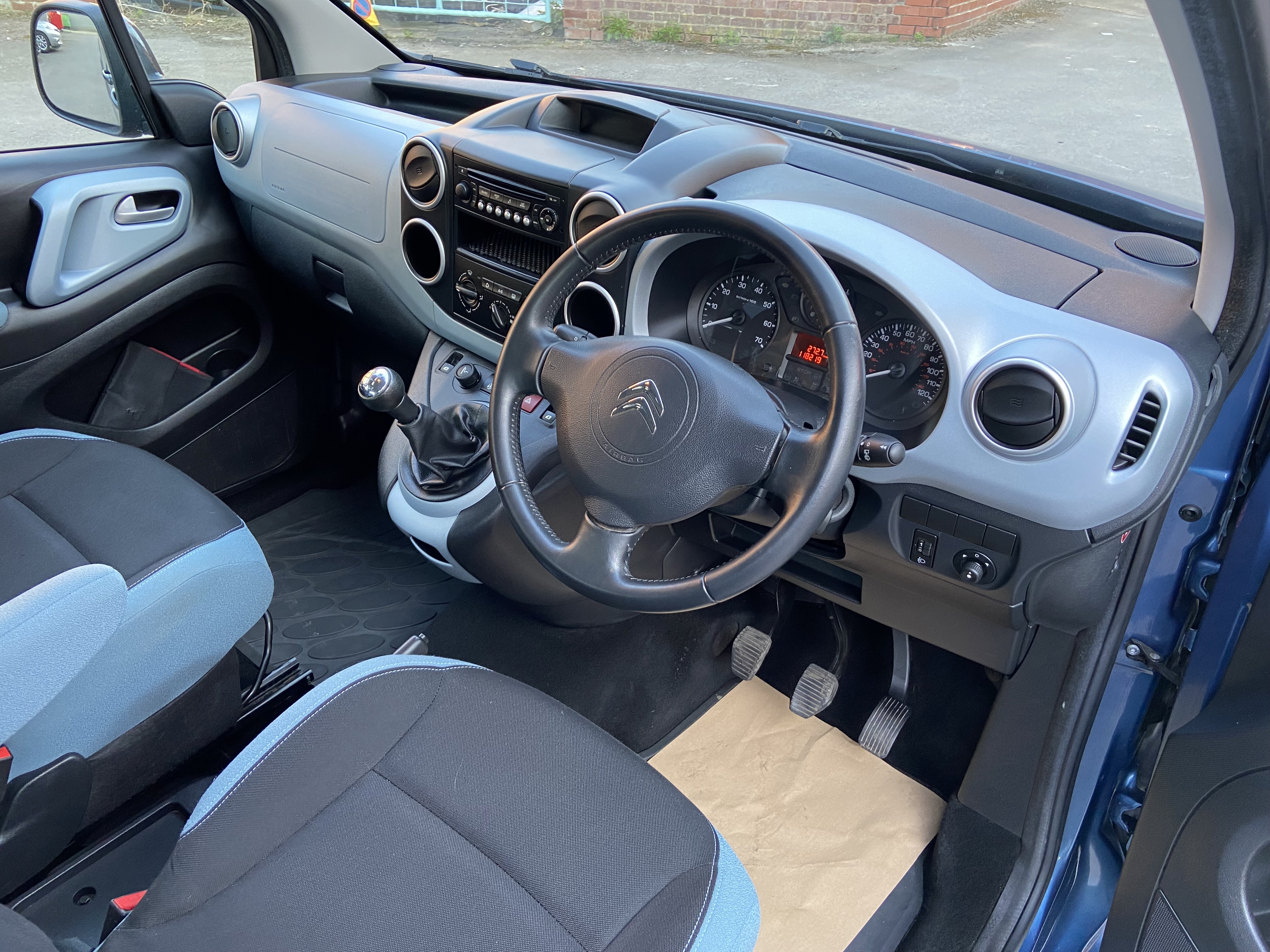 additional car image