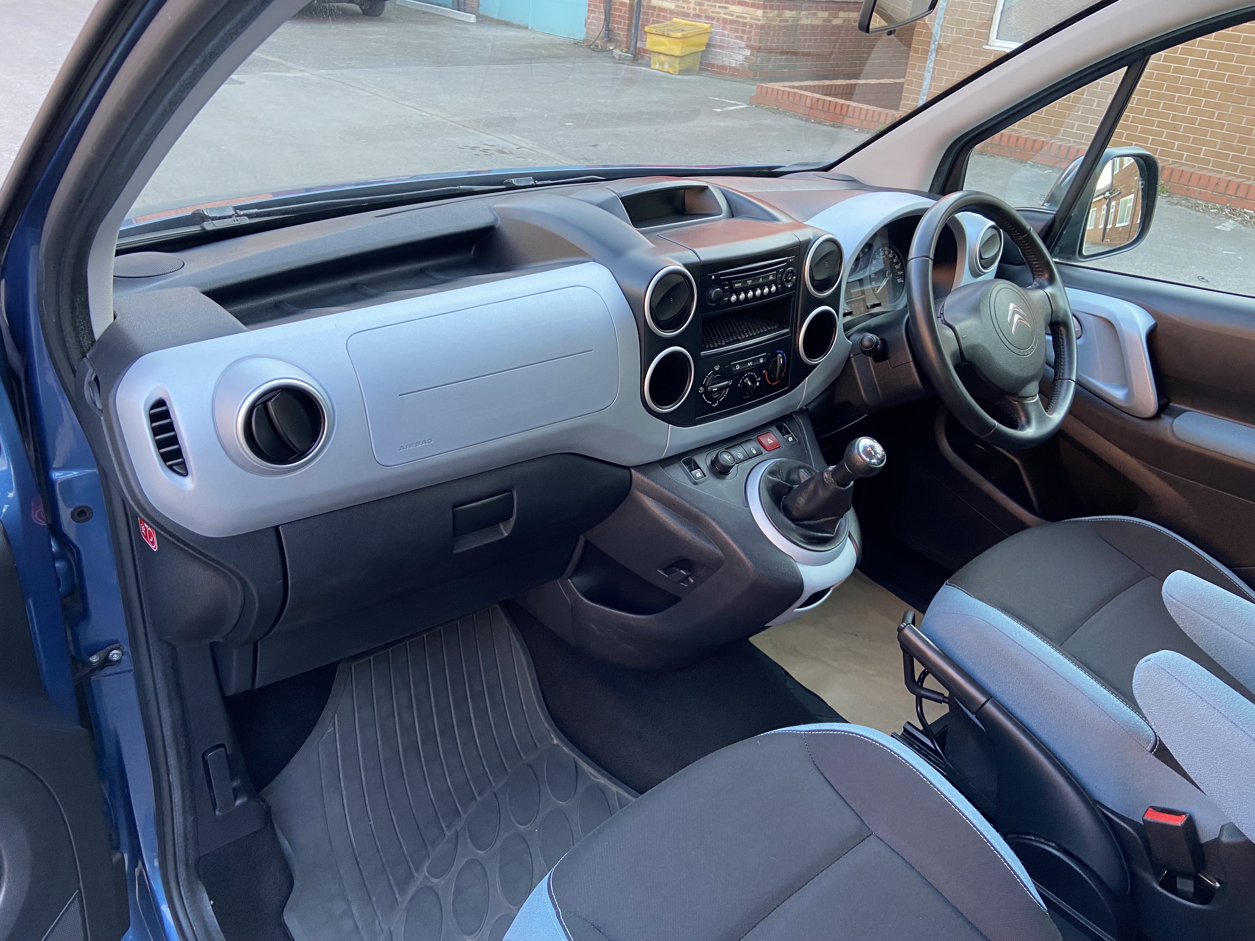 additional car image