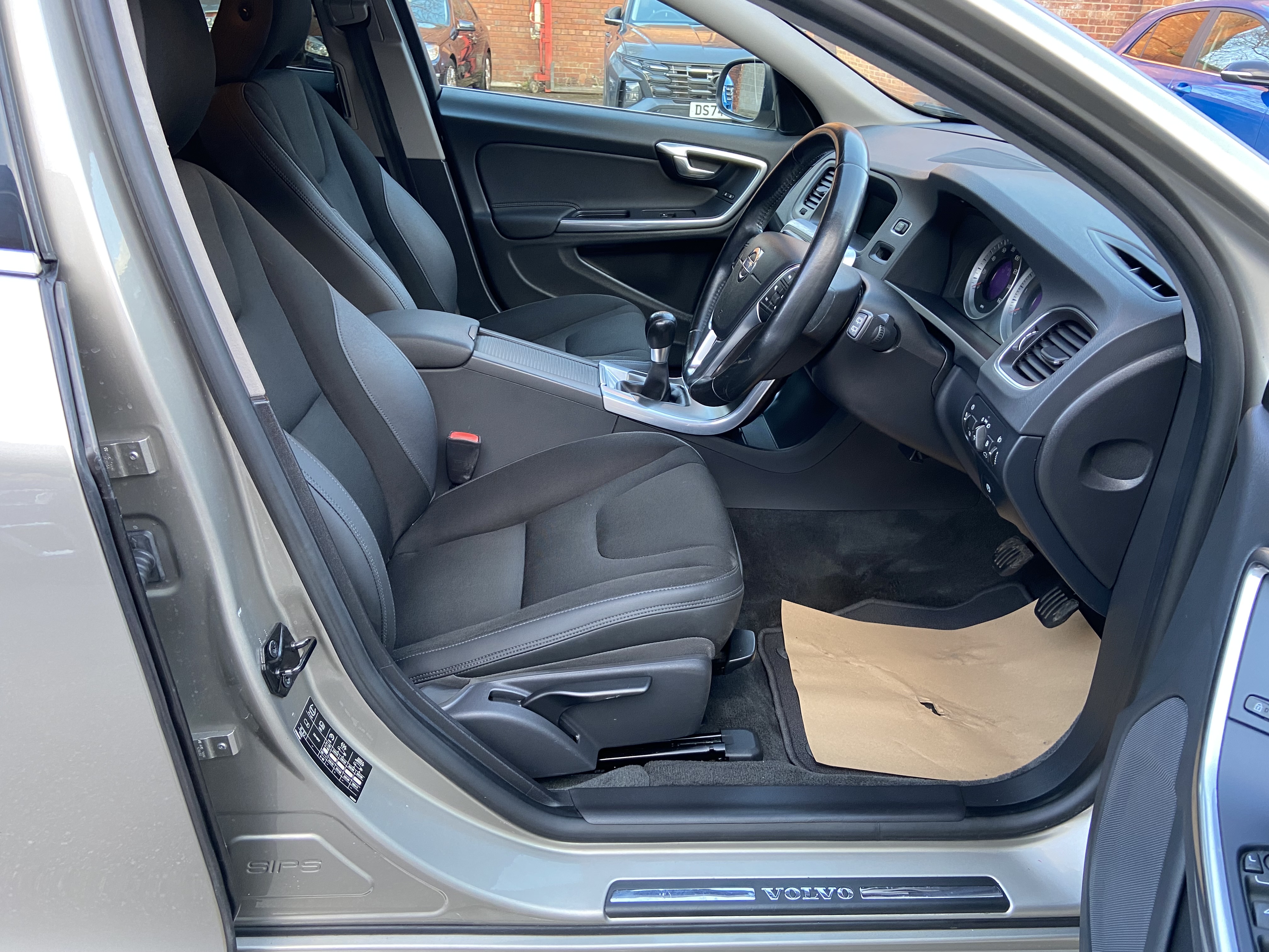 additional car image