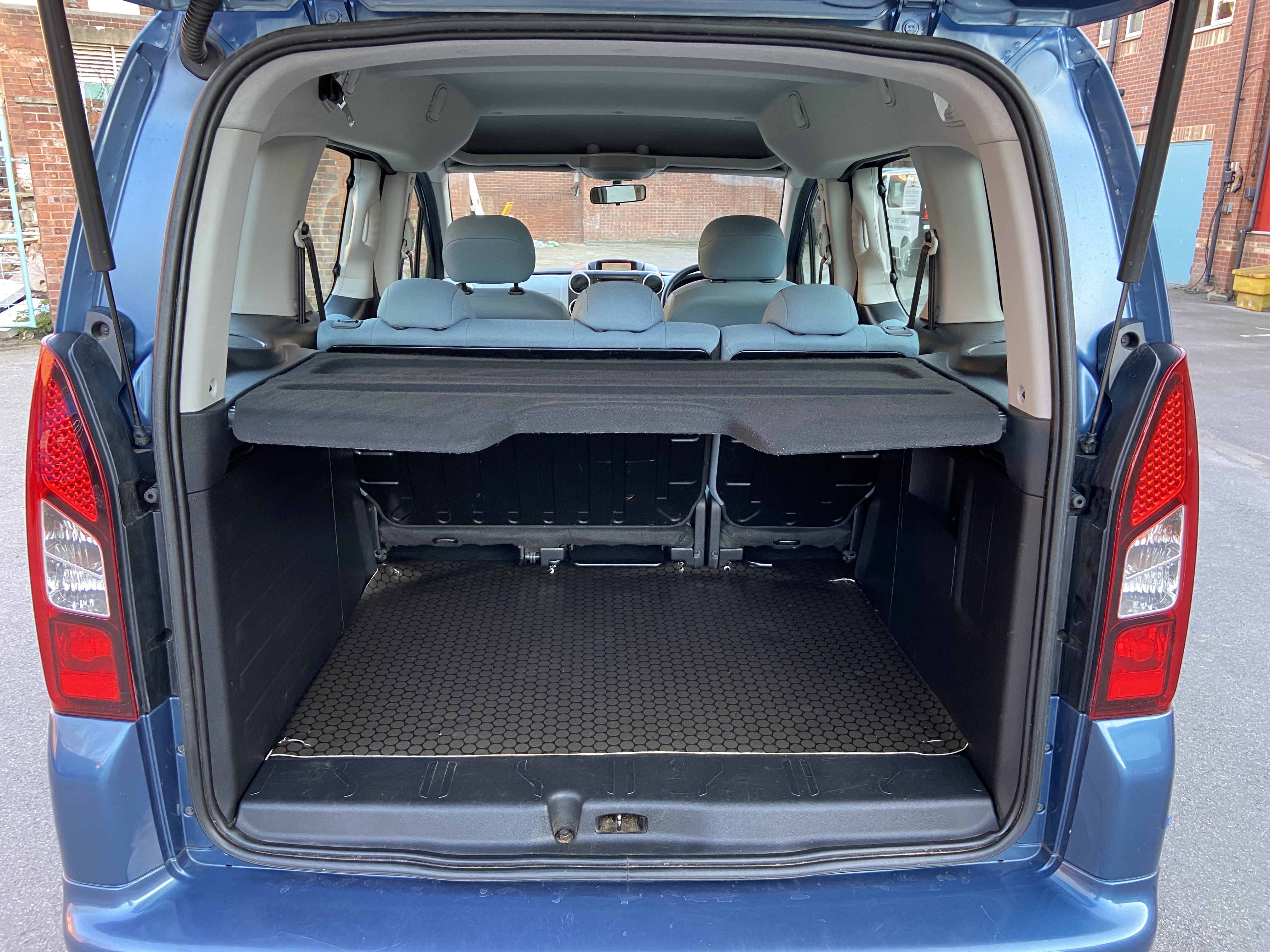 additional car image