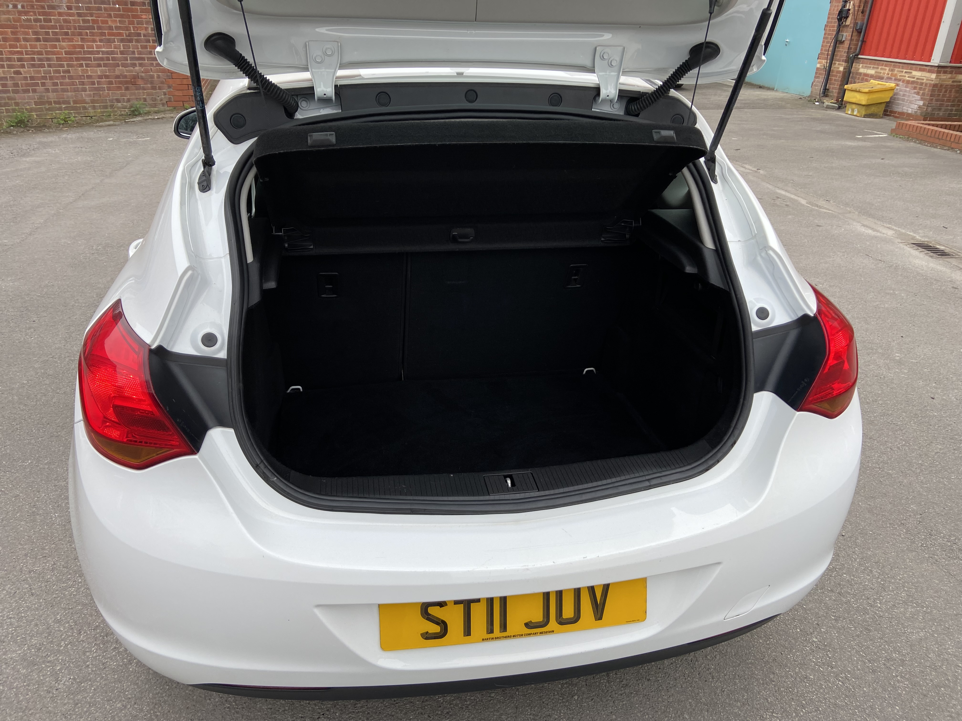 additional car image