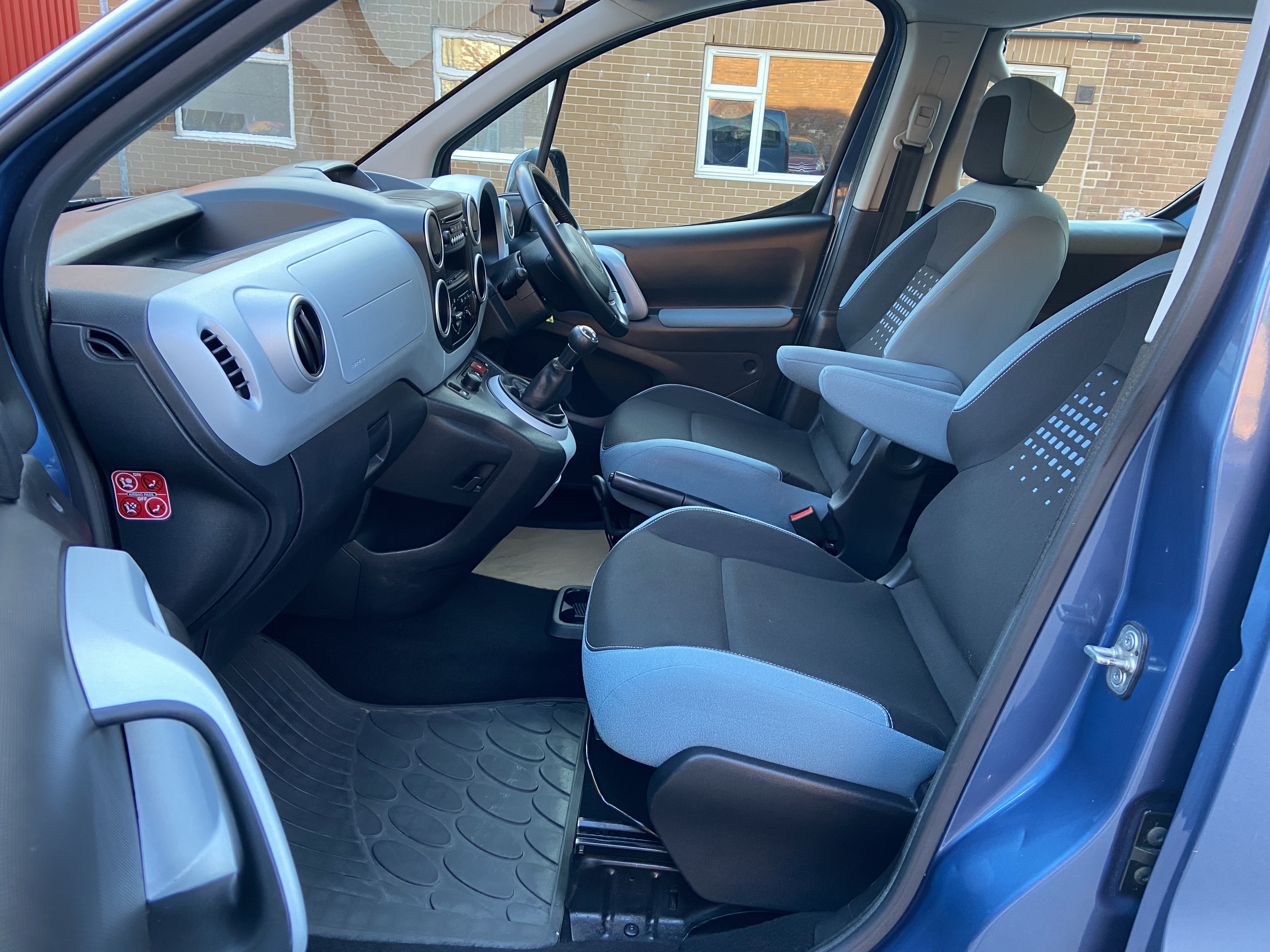 additional car image