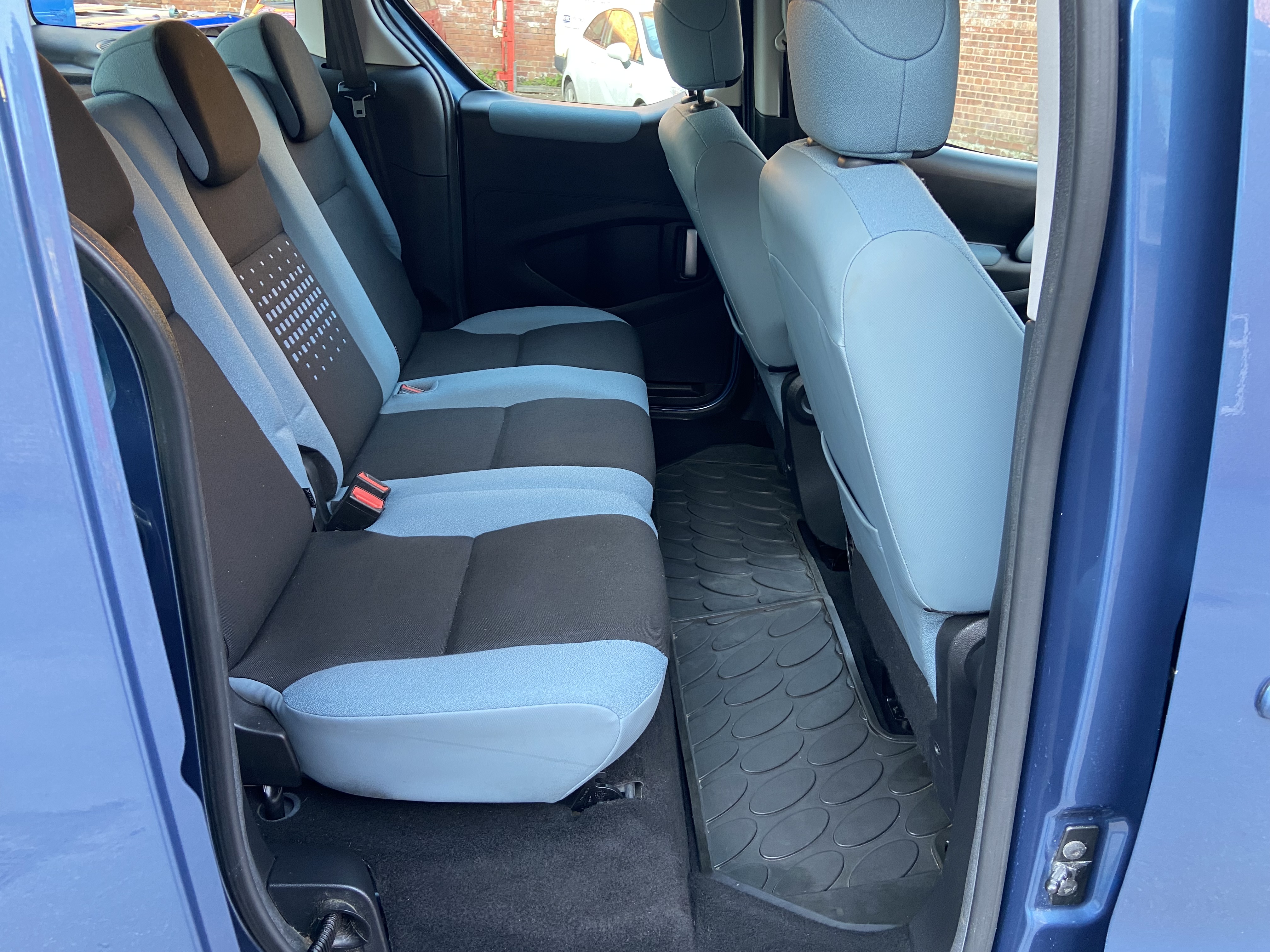 additional car image