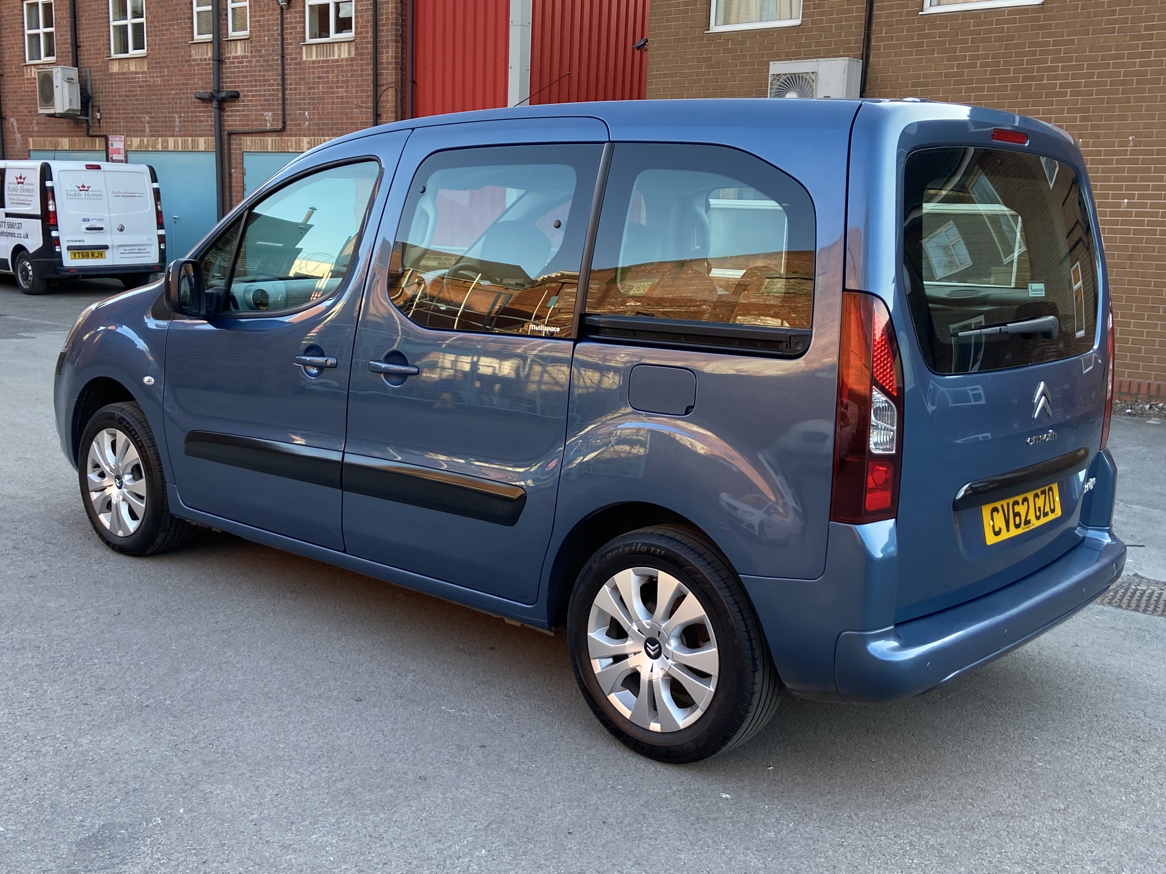 additional car image